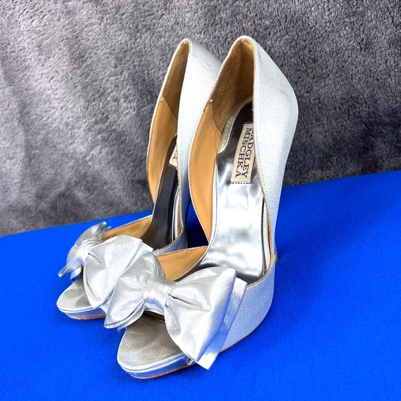 🚫SOLD! |•BADGLEY MISCHKA•| Gorgeous Satin Silver Peep Toe Hidden Platform Heel - Picture 7 of 16